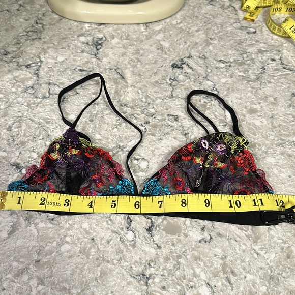 NWOT “Out from Under” triangular lacy bralette size:SP - Picture 11 of 14